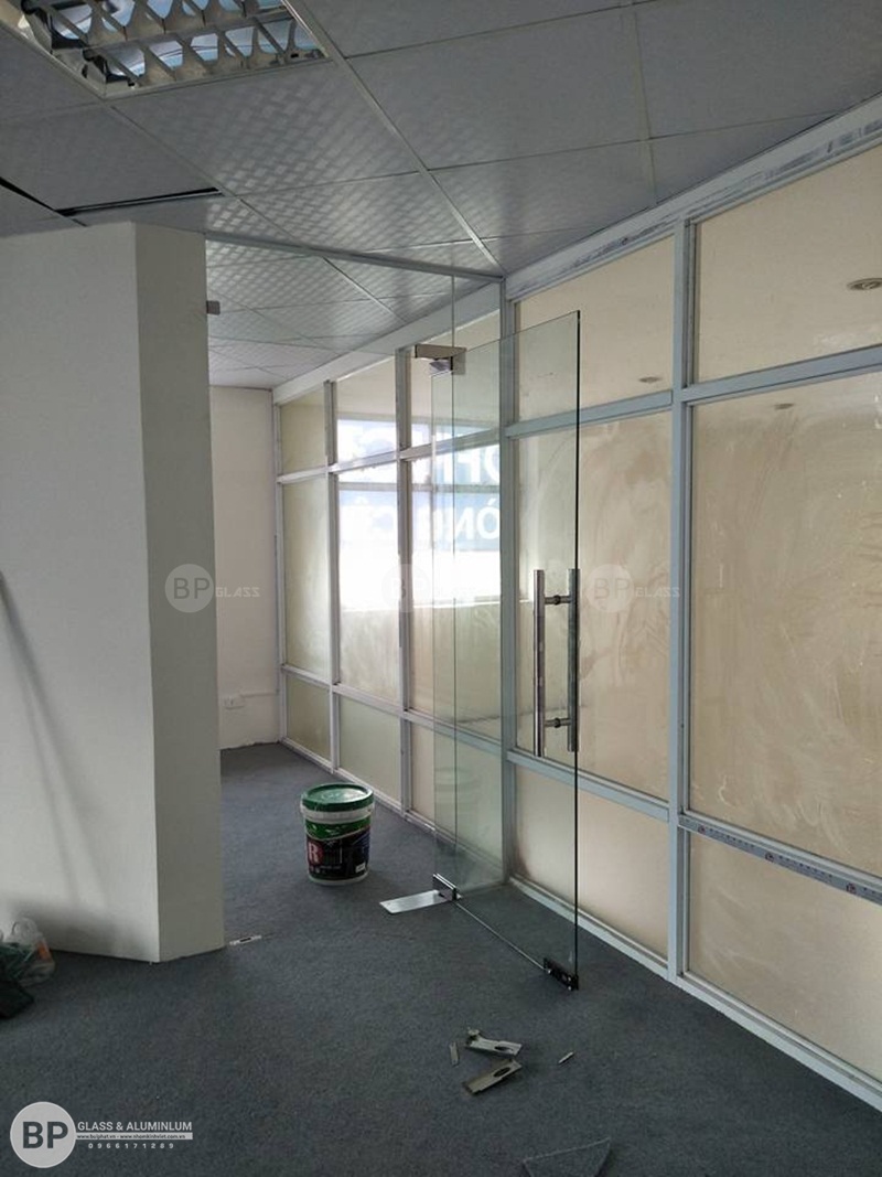 Thi công vách kính văn phòng anh Đạt 25 Tân Mai